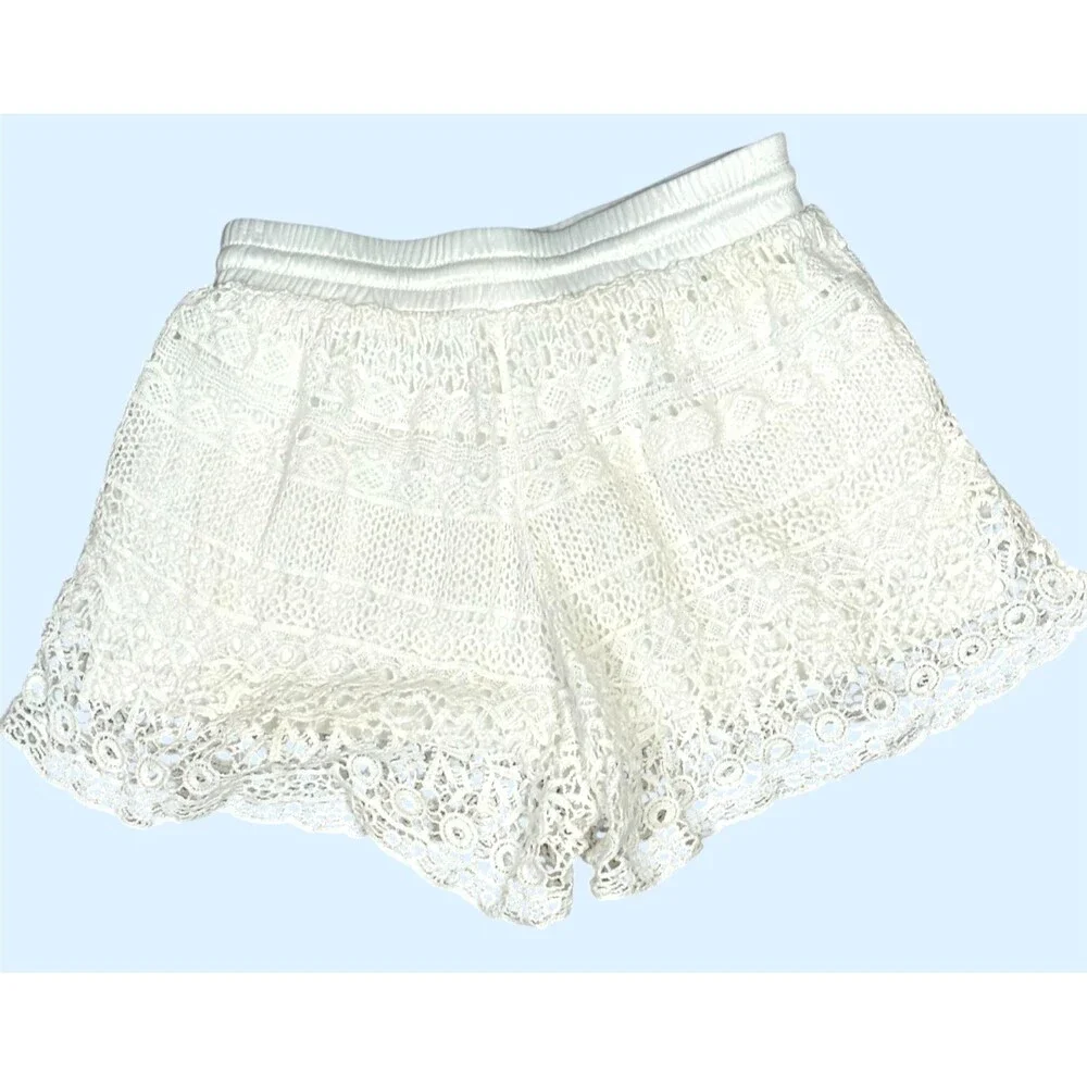 N/A white crochet
